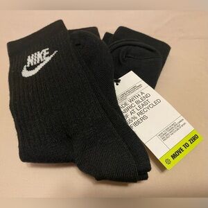 Nike Crew Socks 3 Pack Men’s  Size Medium Black New With Tags